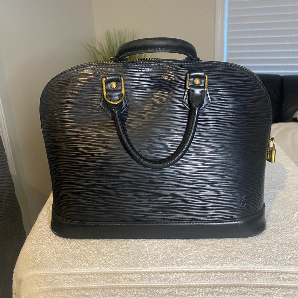 Epi Leather Alma PM BLACK